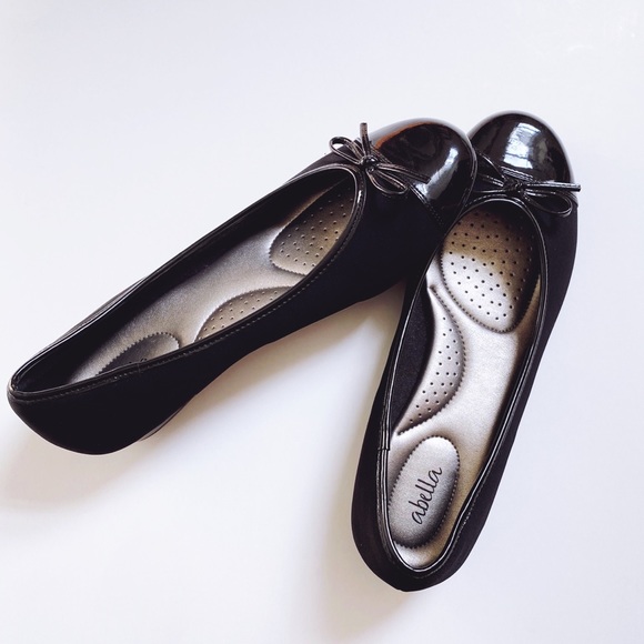 325 Abella Womens Black Flats Size 92 